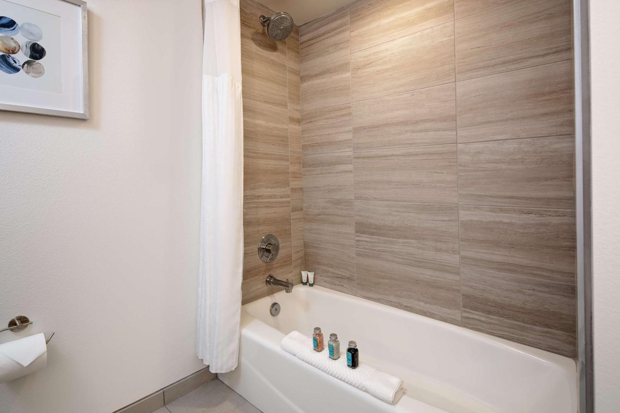 The Cassara Carlsbad, Tapestry Collection By Hilton Carlsbad